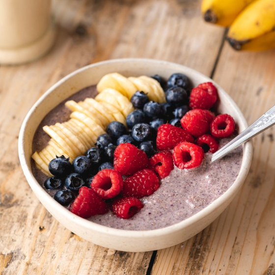 Super Breakfast Awakening Bowl Chocolate Hit – vegan, gluten-free, high-protein instant breakfast with cocoa and seeds.